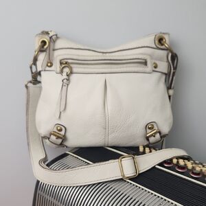 GORGEOUS FOSSIL IVORY LEATHER CROSSBODY BAG W/ADJUSTABLE STRAP